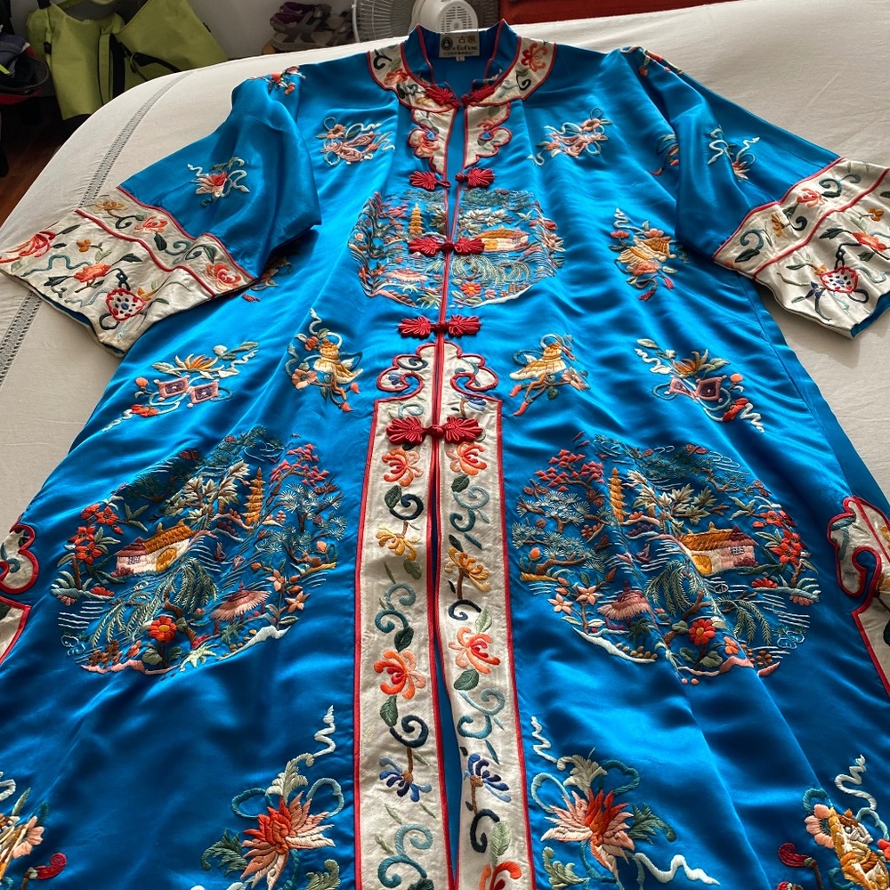 GuFeng Silk embroidered Chinese kimono